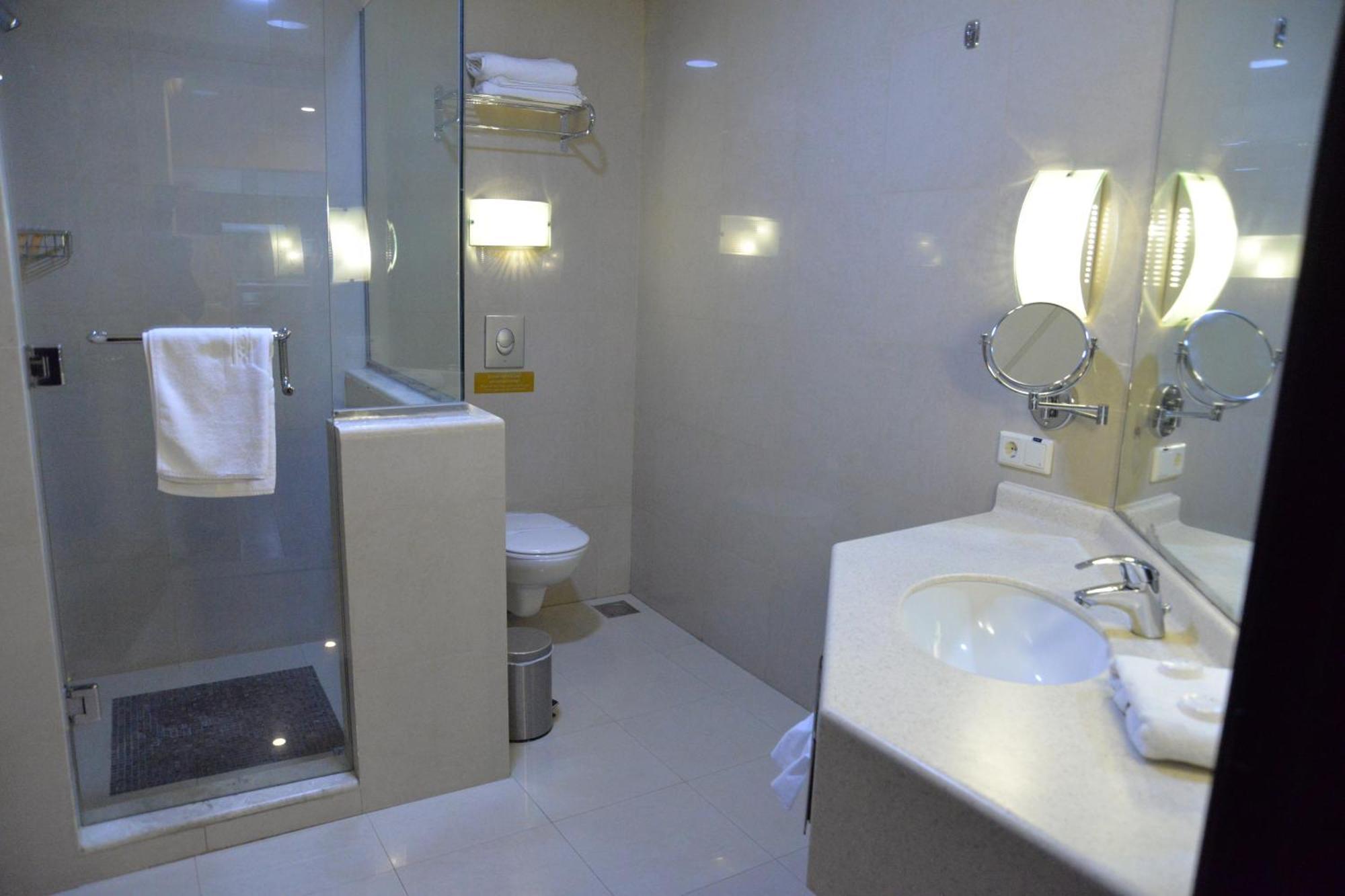 The Palace Suites Al Khobar Esterno foto
