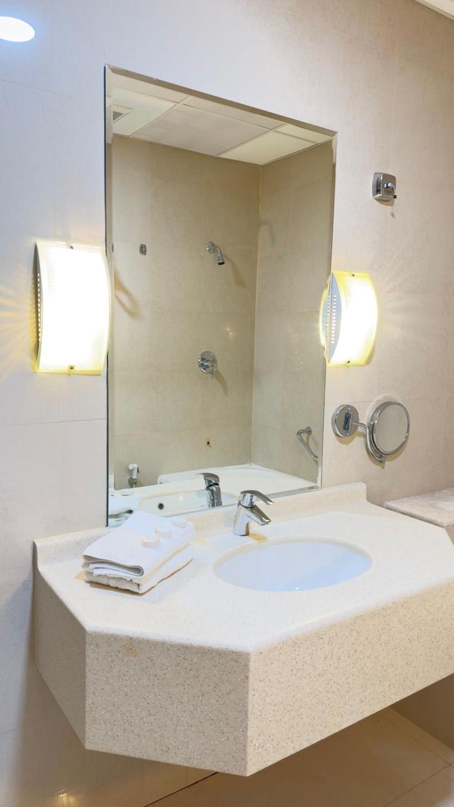 The Palace Suites Al Khobar Esterno foto