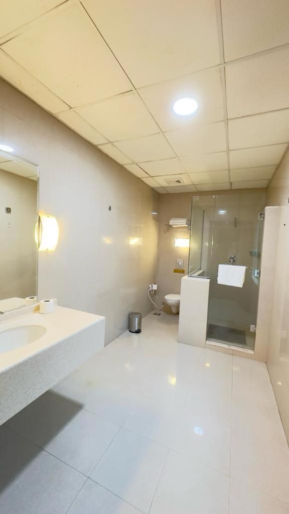 The Palace Suites Al Khobar Esterno foto