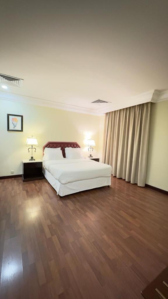 The Palace Suites Al Khobar Esterno foto
