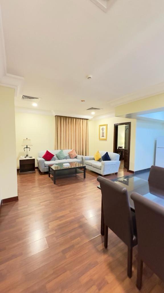 The Palace Suites Al Khobar Esterno foto