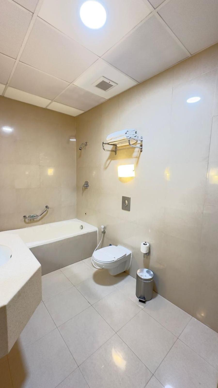The Palace Suites Al Khobar Esterno foto