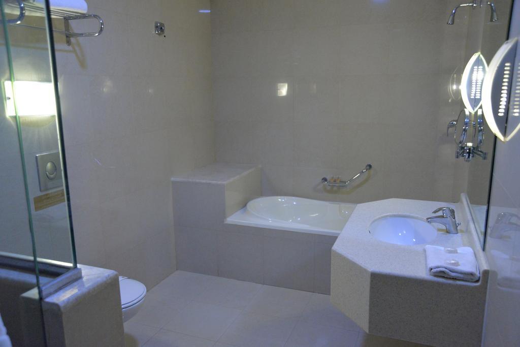 The Palace Suites Al Khobar Esterno foto